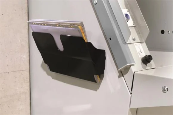 Držák na katalogy FLEXIPLUS, černá, na zeď, A4, na šířku, magnetický, DURABLE 1709021060 Speciální Cena